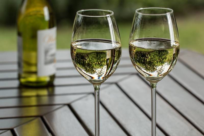 Роскачество дало советы по выбору белого вина