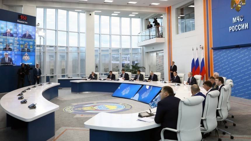 Владимир Путин провел совещание по ликвидации последствий паводков на Дальнем Востоке