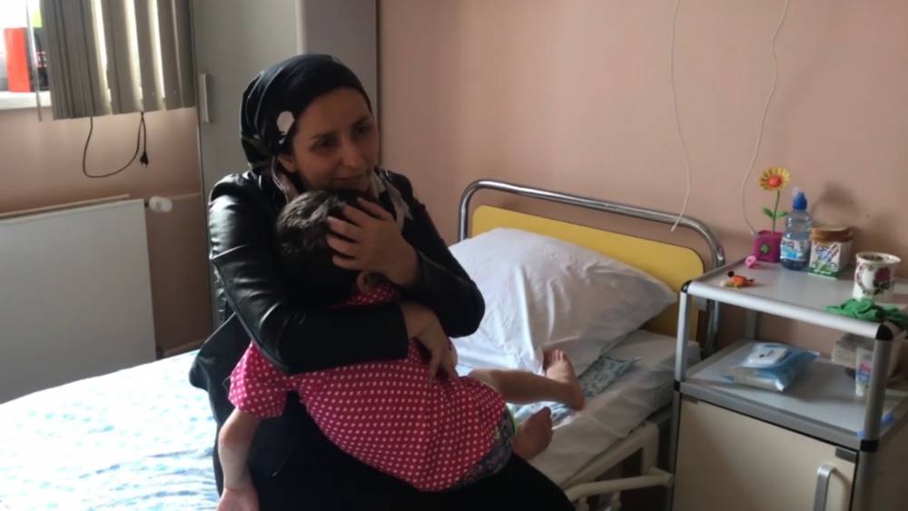 Душещипательное видео воссоединения ингушской девочки с матерью