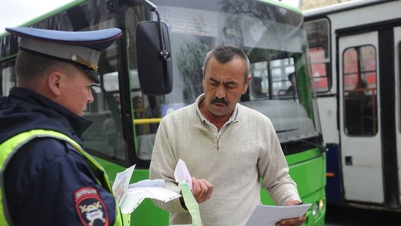 Иностранцам в Приморье запретят управлять автобусами и такси