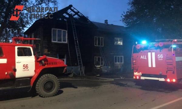 На Среднем Урале жильцы дома спасались от пожара, выпрыгивая из окон