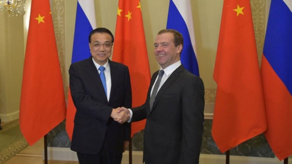 Медведев объявил о новой эпохе в отношениях России и Китая