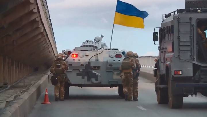 Захват угрожавшего взорвать мост бойца ВСУ сняли на видео