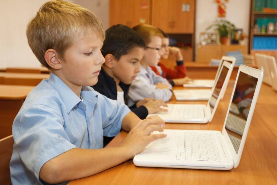Психолог рассказала, как уберечь детей от опасностей интернета