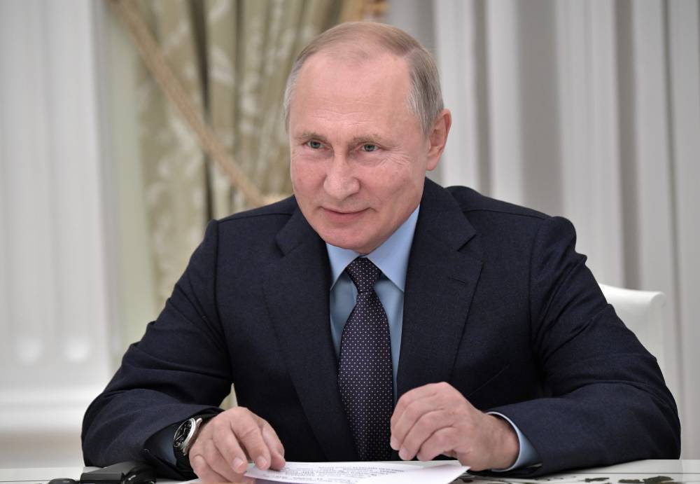Путину показали экзоскелет для реабилитации