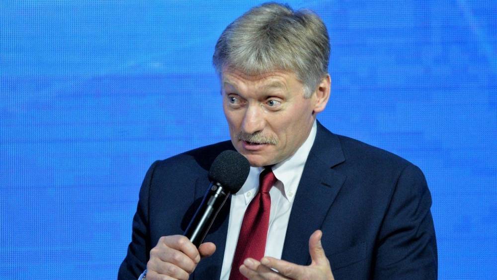 Песков отправил журналистов с вопросами об отверстии в космическом корабле к Рогозину