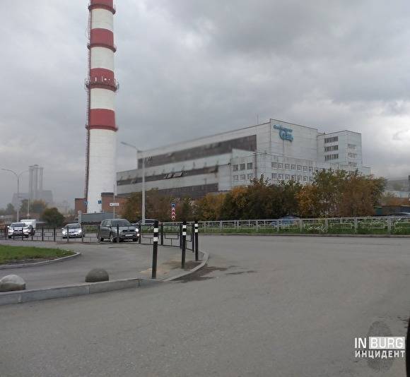 «Сильный дым, пахнет горелой резиной». В Екатеринбурге горит завод «ВИЗ-сталь»