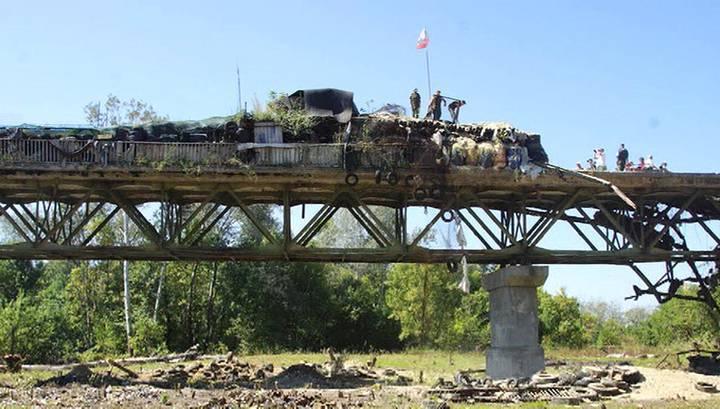 В ЛНР взорван мост перед проездом гуманитарного конвоя МЧС России