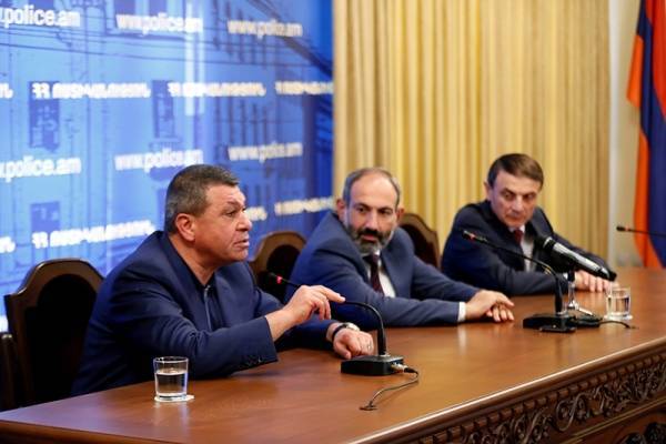 Начальник Полиции Армении уволен, его предшественнику предъявлены обвинения