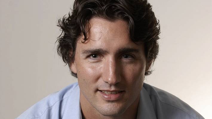Премьер Канады Трюдо принес извинения за свою фотографию в коричневом гриме