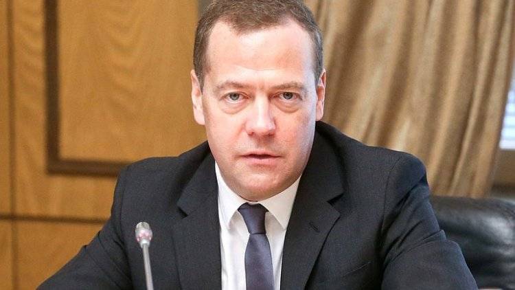 Медведев заявил, что инфляция в РФ за следующие три хода не превысит 4%