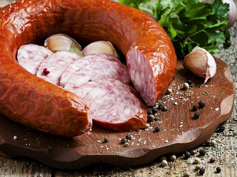 Домашняя полукопченая колбаса: лучший рецепт
