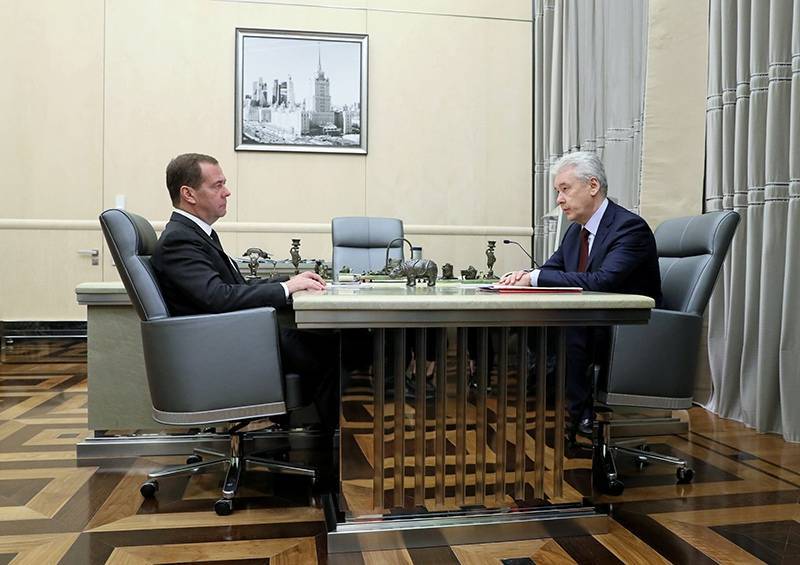Медведев и Собянин обсудили реализацию нацпроектов в Москве