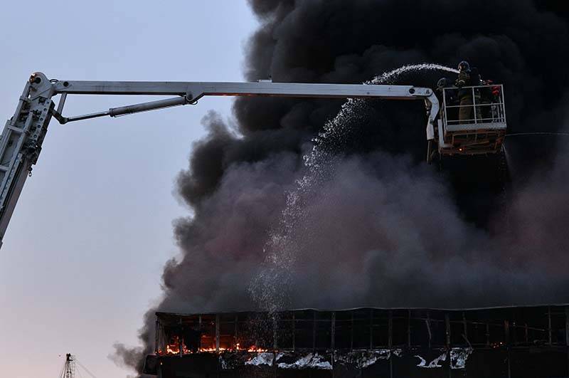 В Грозном потушили крупный пожар в торговом центре