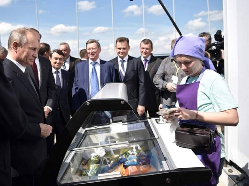 "Путинская мороженщица" призналась, что она не простая продавщица