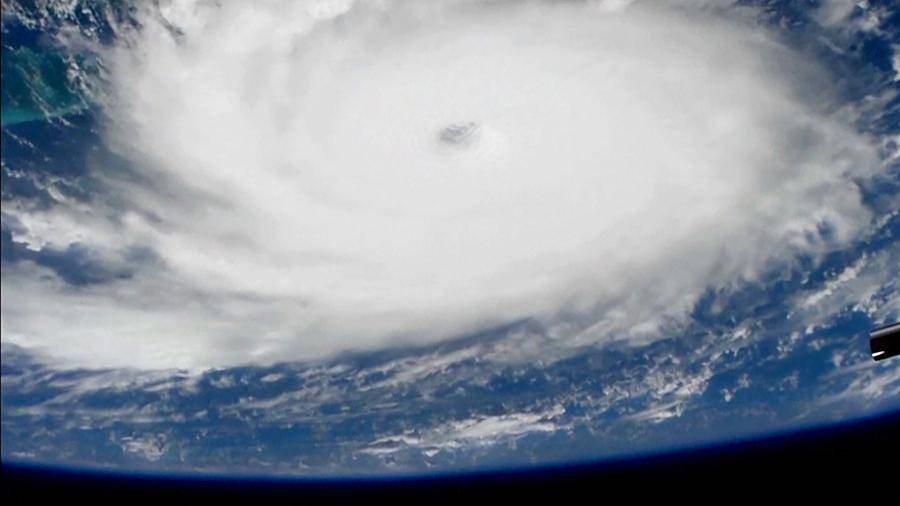 Появились кадры из эпицентра урагана «Дориан»