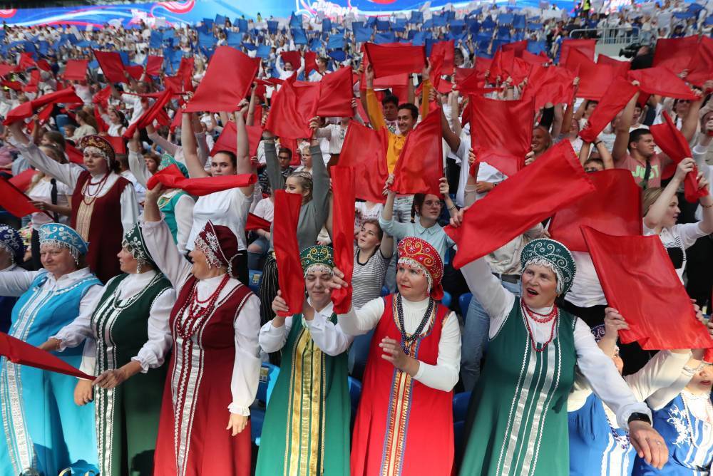 В Петербурге 20-тысячный хор исполнил гимн и установил мировой рекорд.