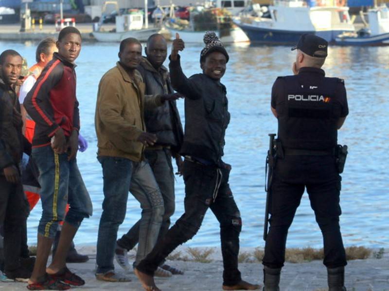 Сотни нелегальных мигрантов спасли в Марокко