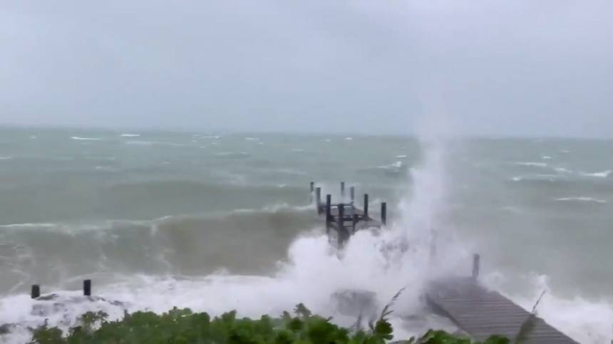 Видео: Ураган «Дориан» разносит Багамские острова