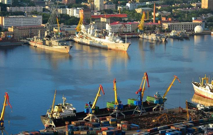 Круизный лайнер для гостей ВЭФ прибыл во Владивосток.