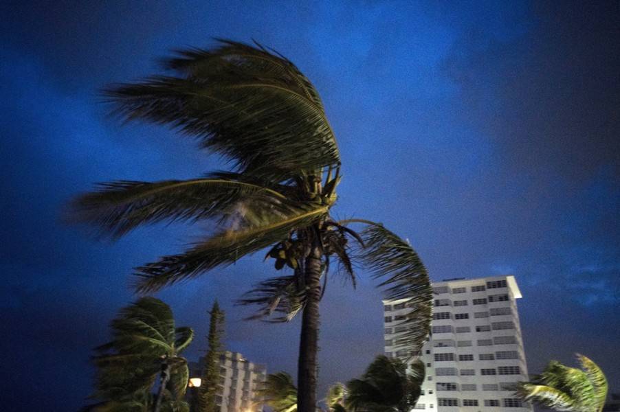 Эвакуацию на побережье США объявили из-за урагана