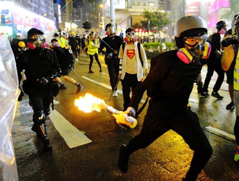 Протестующие в Гонконге грозятся захватить аэропорт