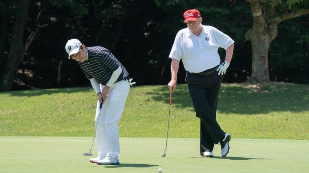 Трамп предпочел гольф годовщине Второй мировой войны