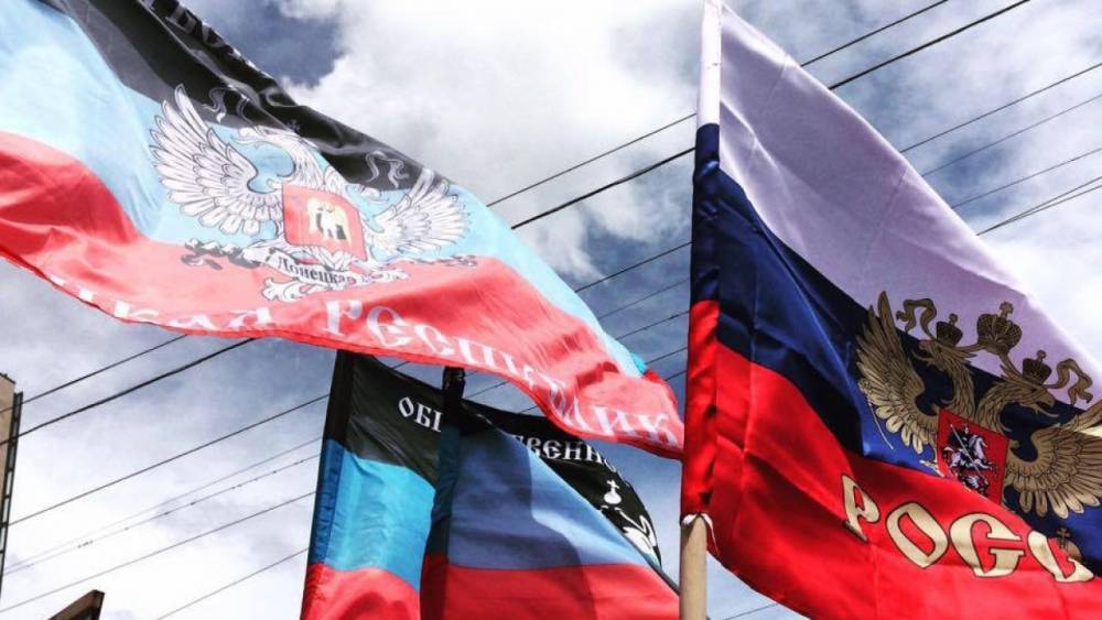 Военкор оценил символичность российского флага над Донецком