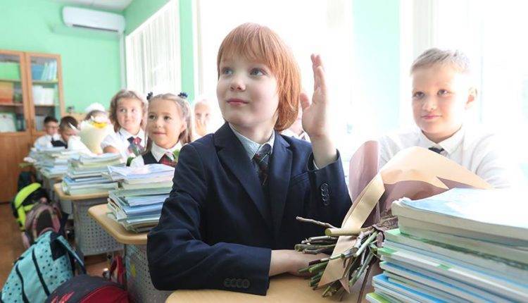 Жириновский призвал отменить в школах двойки и колы