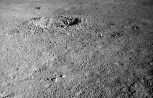 Китайский луноход Yutu-2 обнаружил странное вещество на обратной стороне Луны