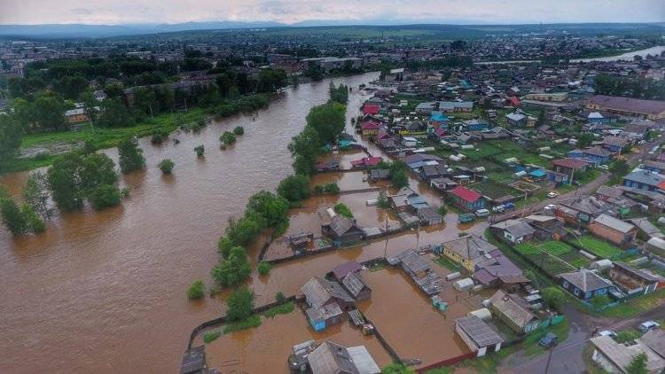 Путин поручил чиновникам Приангарья объехать населенные пункты, пострадавшие от паводка