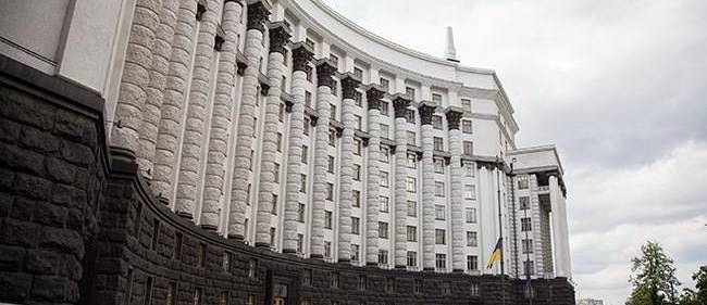 Некомпетентность украинского правительства теперь граничит с бредом