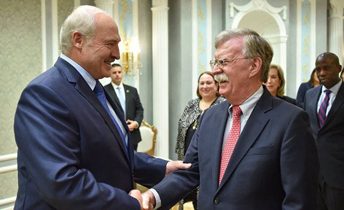 Washington Examiner (США): визит Болтона в Белоруссию — угроза для Путина
