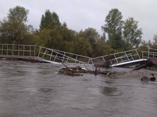 В Свердловской области рухнул мост через сутки после открытия