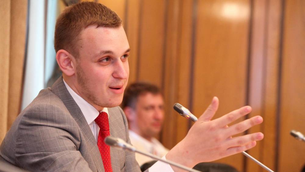 Самый молодой депутат Госдумы объяснил необходимость отказа от двоек в школах