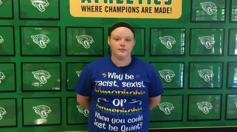 Школа отправила подростка домой из-за надписи на футболке, призывающей к толерантности