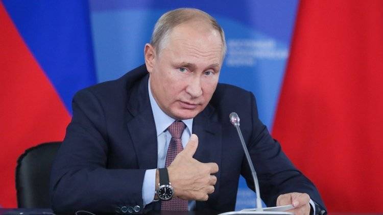 Путин раскритиковал Сбербанк за нежелание помочь пострадавшим от паводка сибирякам