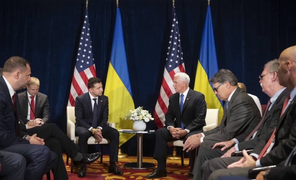 Американист разоблачил ложь Пенса о крепкой связи США и Украины