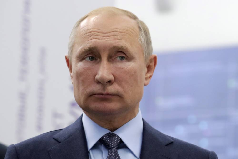 Путин прилетел в Оренбургскую область, где посетит военные учения