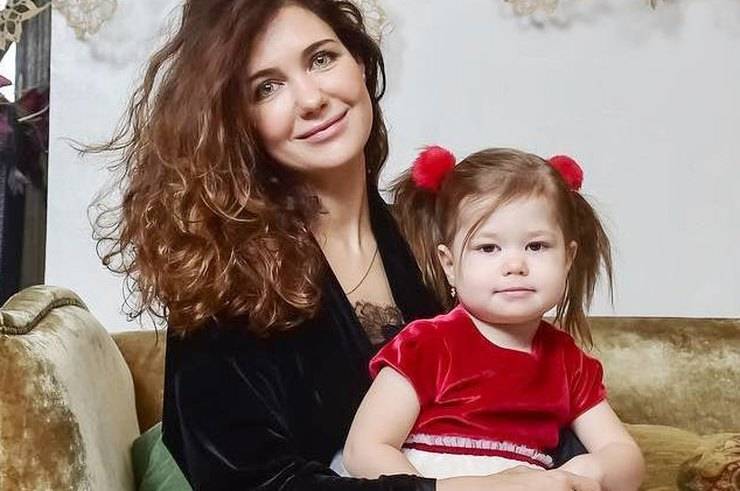 «Принцесса, меньше стресса»: Екатерина Климова показала забавное видео с дочерью