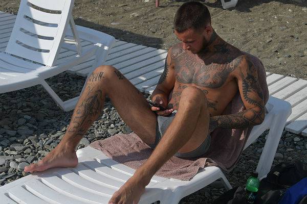 Милонов предложил запретить подросткам делать татуировки