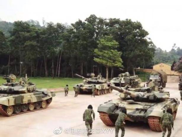 Лучшая танковая бригада Вьетнама осваивает новые Т-90