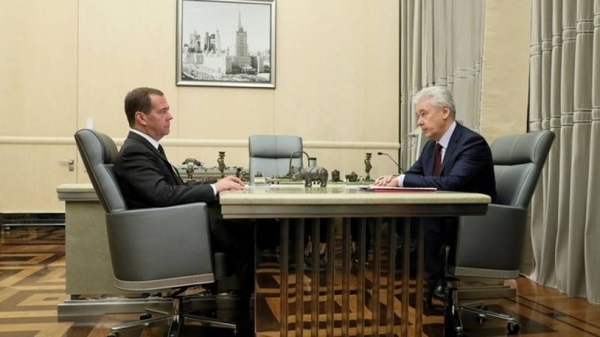 Собянин рассказал Медведеву, что в Москве реконструируют более 130 поликлиник