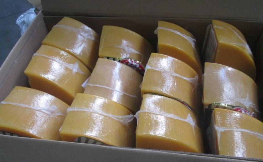 Четыре строителя вынесли сыр из супермаркета в Череповце на 7 тыс. рублей
