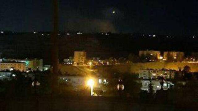 Сирия сообщила о сбитом беспилотнике, взрывы гремят в пригородах Дамаска