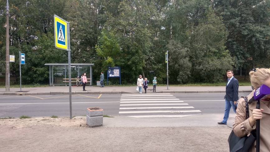 В Архангельске водитель поехал на красный и сбил ребенка на переходе