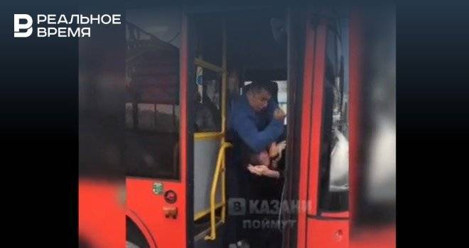 В Казани на видео попало избиение пассажира водителем автобуса