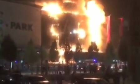 Новое видео мощного пожара, охватившего ТЦ в Грозном