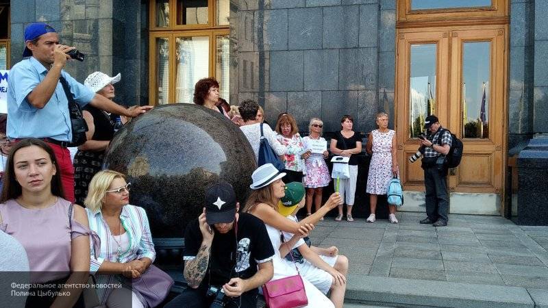 Акция против "формулы Штайнмайера" при участии радикалов проходит в Киеве