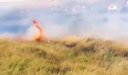 Видео: десятки гектаров травы полыхают под Феодосией